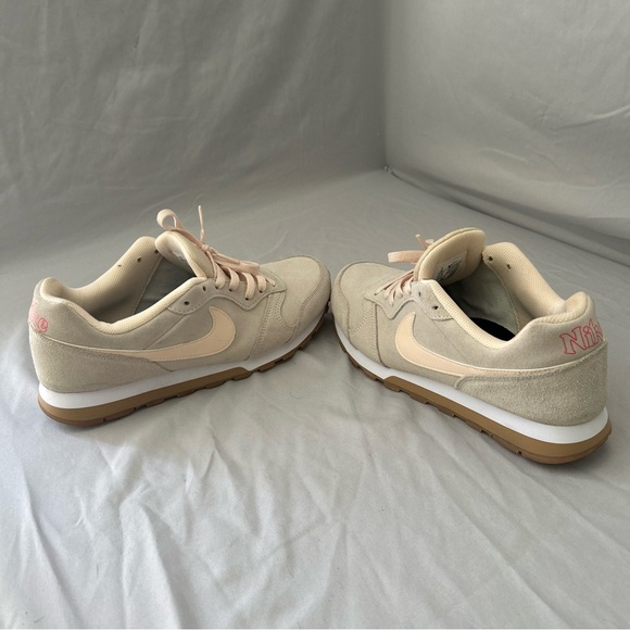 Nike MD Runner SE Guava Ice Gum W Size 10 - Picture 3 of 6